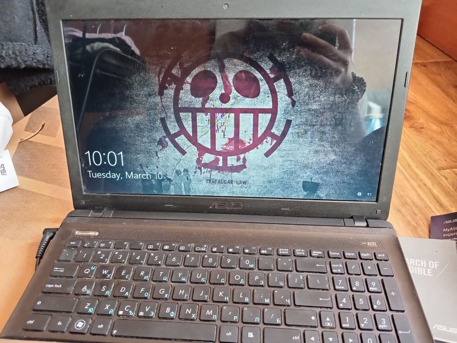 Лаптоп asus без външни забележки
