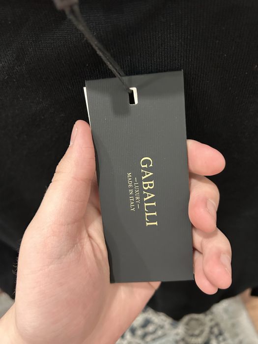 Продаю вещи носил только в праздниках