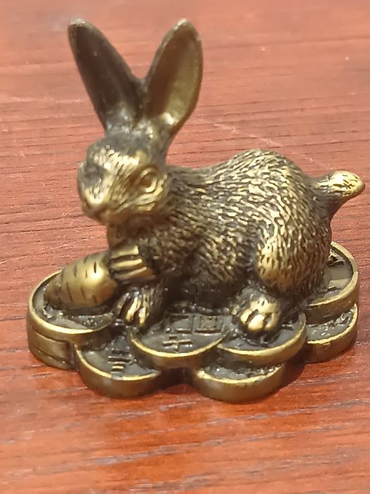 Продается бронзовая статуэтка