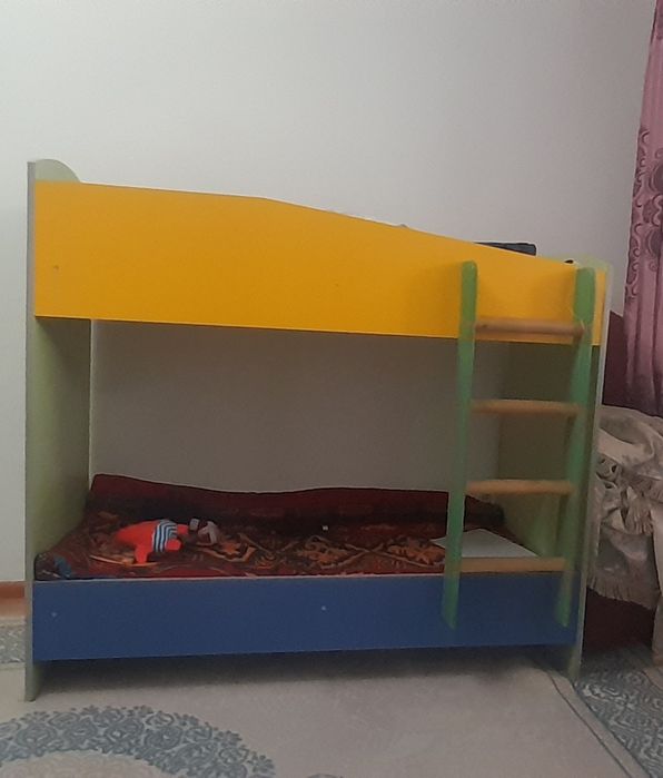 Продам детскую двухъярусную кровать
