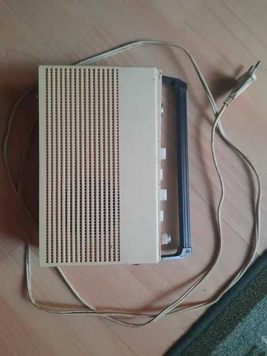 radiocaseton VEGA rusesc vintange,si radio