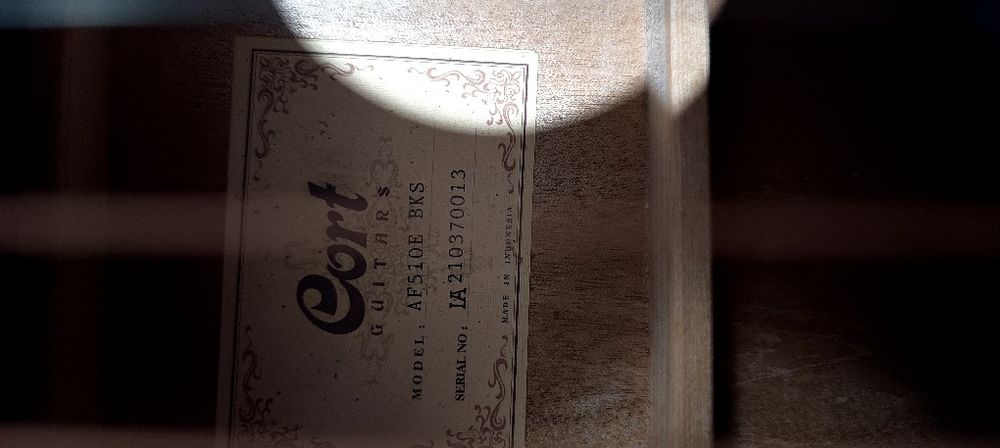 Гитара сотилади янги