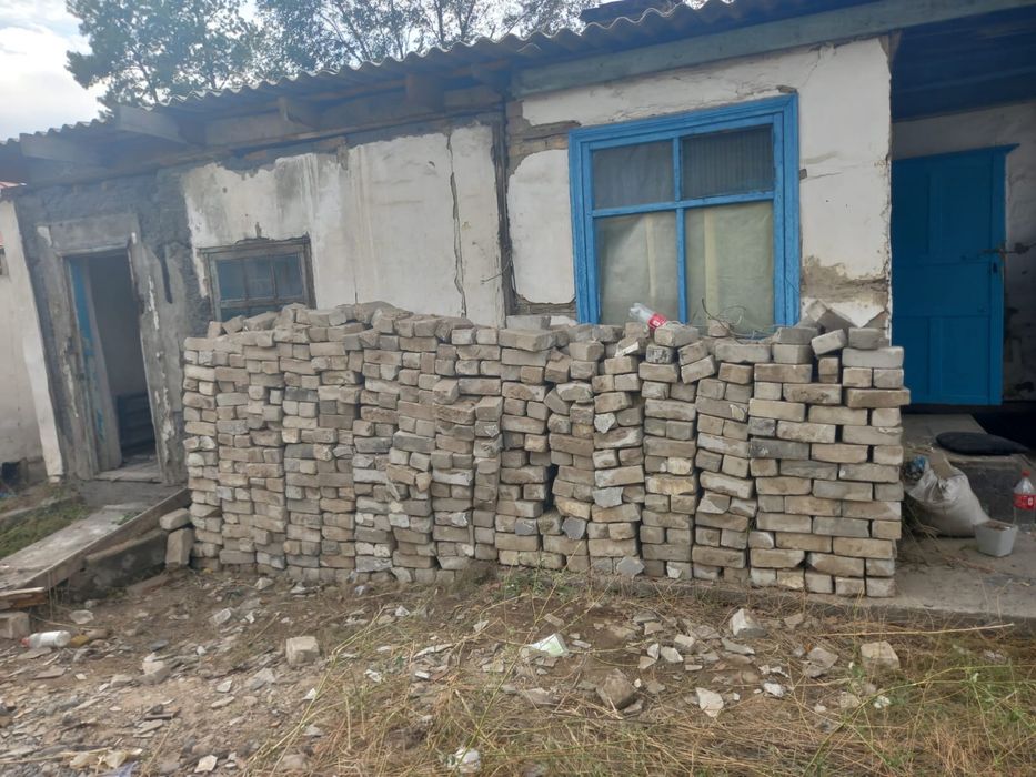 Продаются кирпичи силикатные, балки, страпила