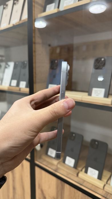 iPhone 15 128GB