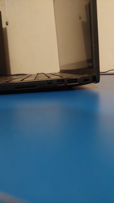 Laptop lenovo x1 carbon.