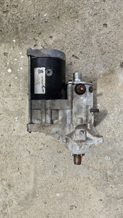 Electromotor buldozer 8605784,Case 1650M XLT, Case, New Holland

Are 2 urechi rupte deoarece s-a incert sa fie montat pe a