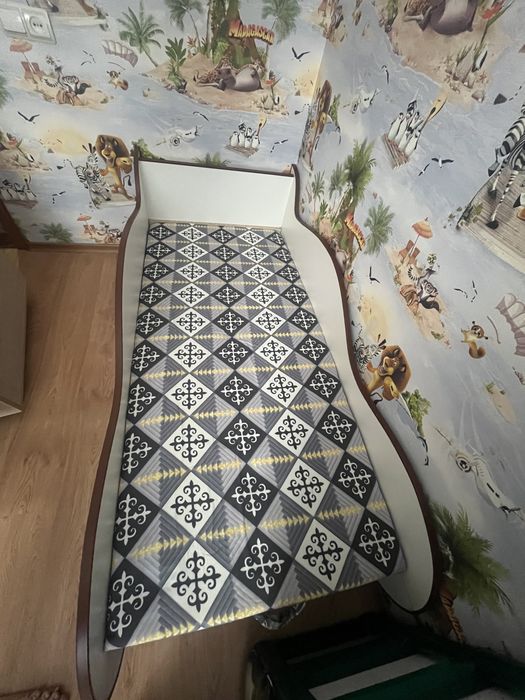 Продам детскую кровать.
