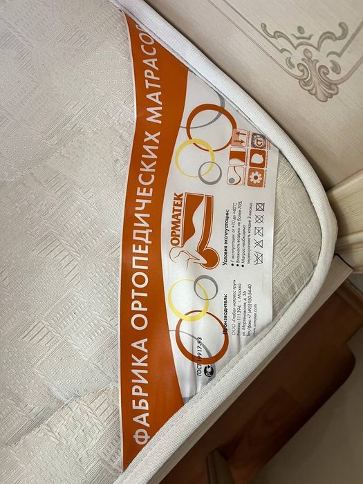 Односпальная кровать с матрасом