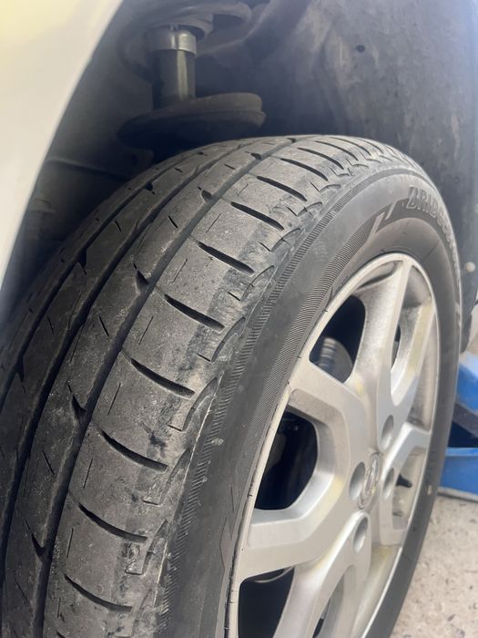 Продам шины Bridgeston комплект недорого