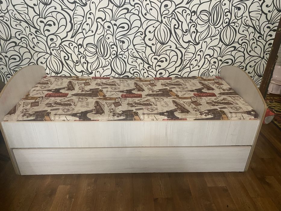 Кровать подростковая