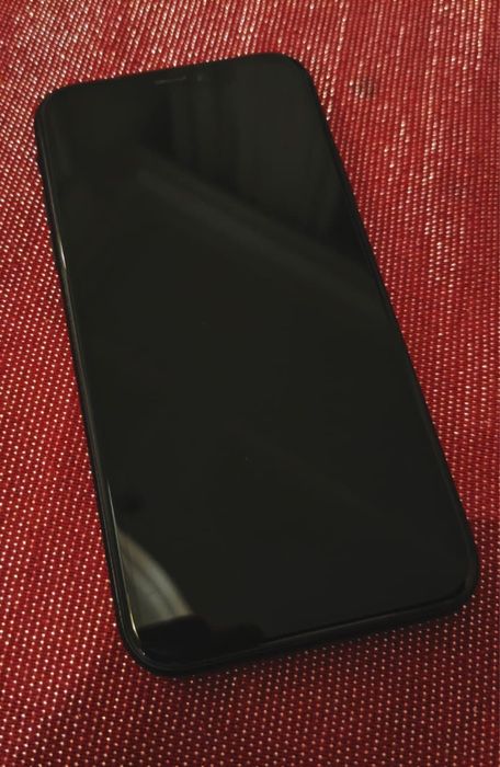 Мобильный телефон IPhone XR 64gb