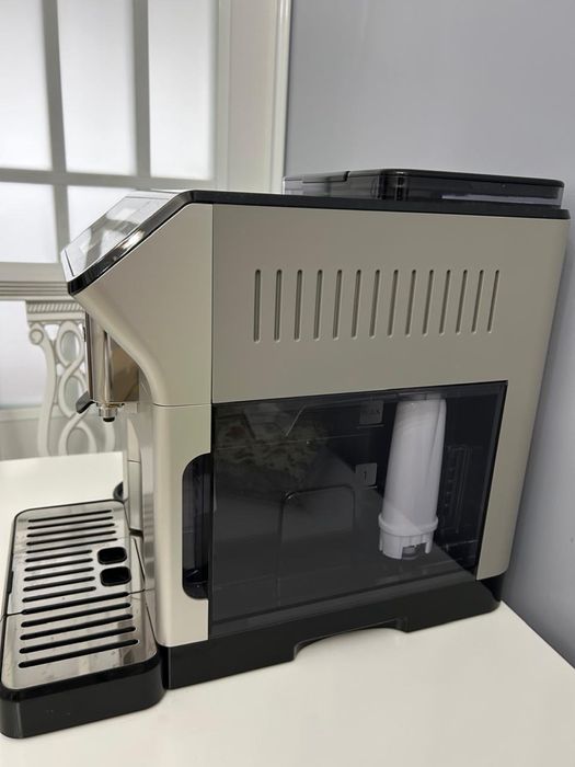 Кофемашина DeLonghi Eletta Explore