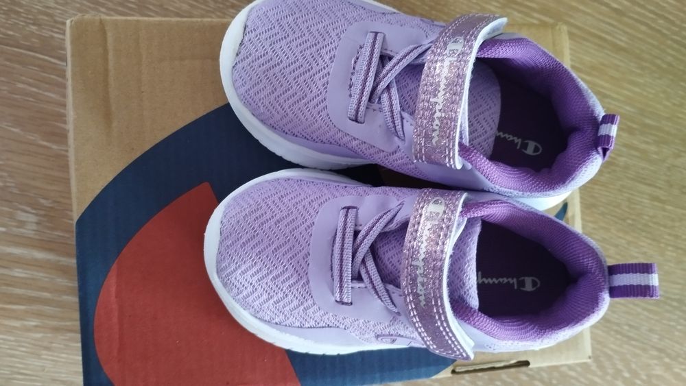 Маратонки и сандали Adidas