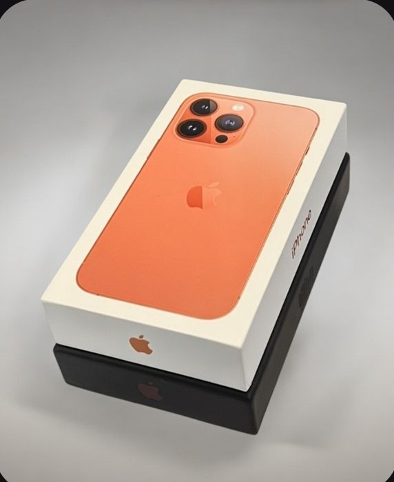 iPhone  17 PRO Max Cosmic Orange