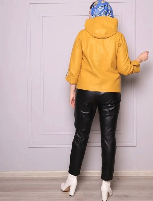 Продаю куртку на осень и весну