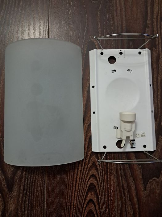 Плафониера с фасонка