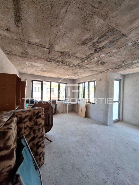 Двуетажна къща в Брацигово