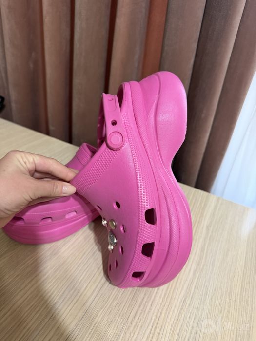 Продаю Crocs розовые