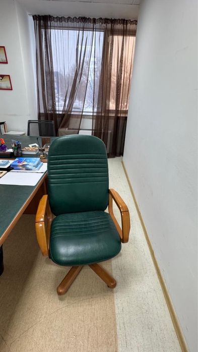 Продам офисеую мебель