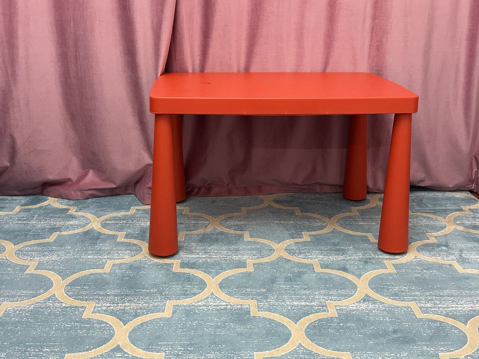 Продам стол 2 стулья