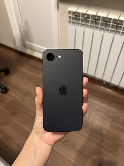 IPhone 16e в идеальном состоянии