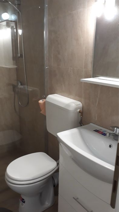 Inchiriem apartament