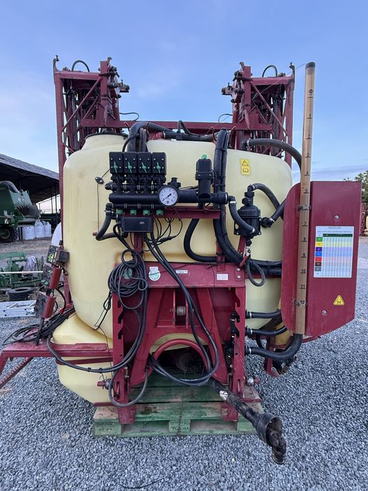 Masina erbicidat purtata Hardi Master 1200 litri cu rampe la 21m Dozare Automaata  full hidraulic/met/ierbicidat/stropit/pulvetrizator
