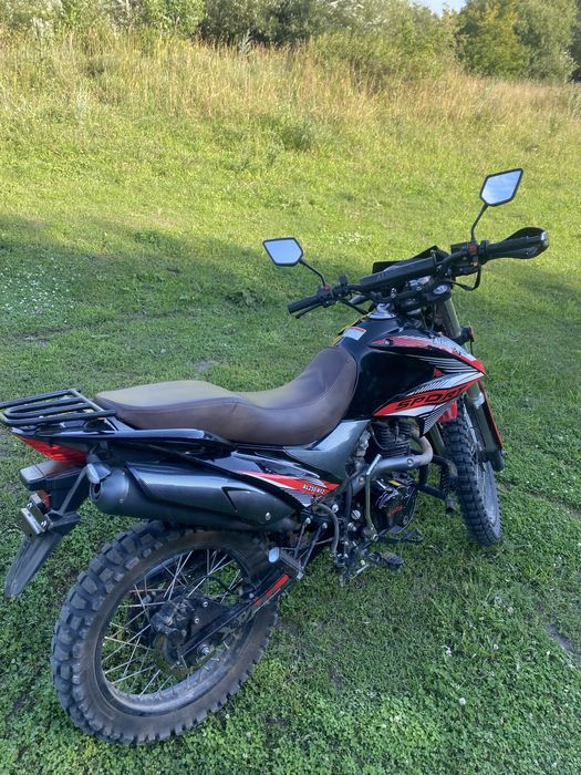 Продам мотоцикл эндуро 250