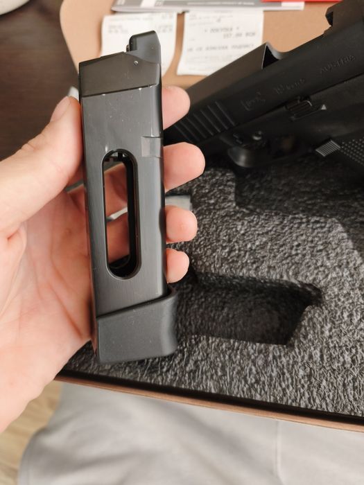 Продавам airsoft Glock 19 MOS