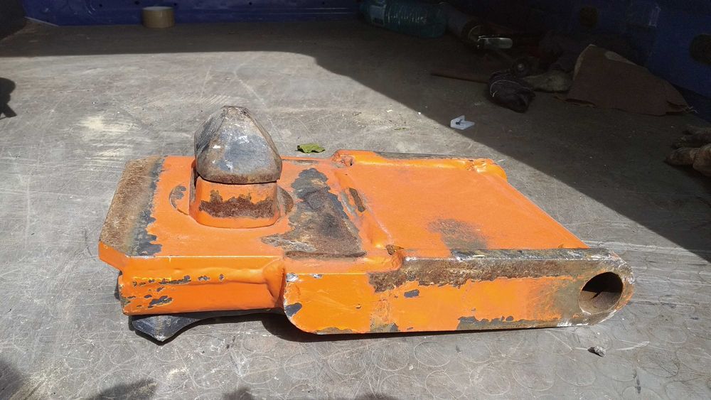 Фитинг и заключващ механизъм за контейнеровоз