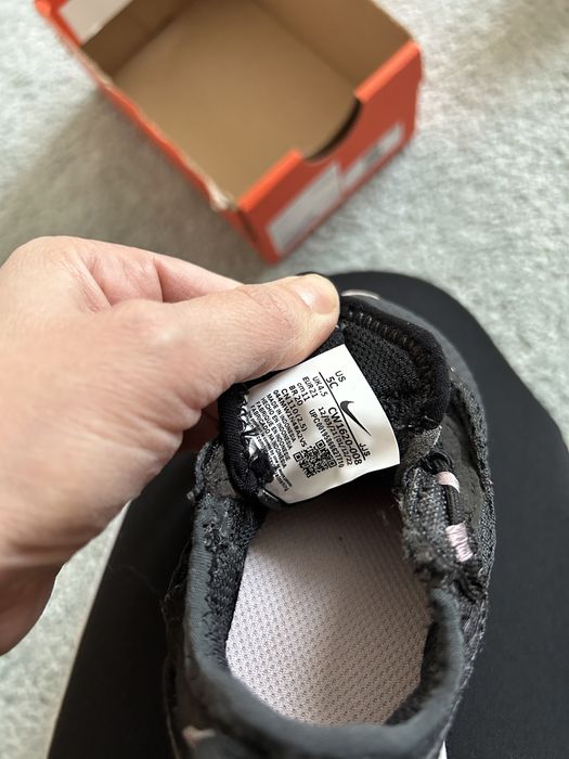 Adidasi nike noi , marimea 21