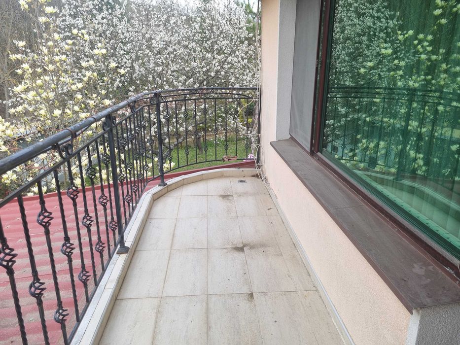 двуетажна къща в село Лясково