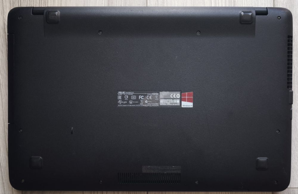 Laptop Asus R752LAV 17" I3-4030u, 6GB, SSD 256, W10 stare buna tehnica si estetica !