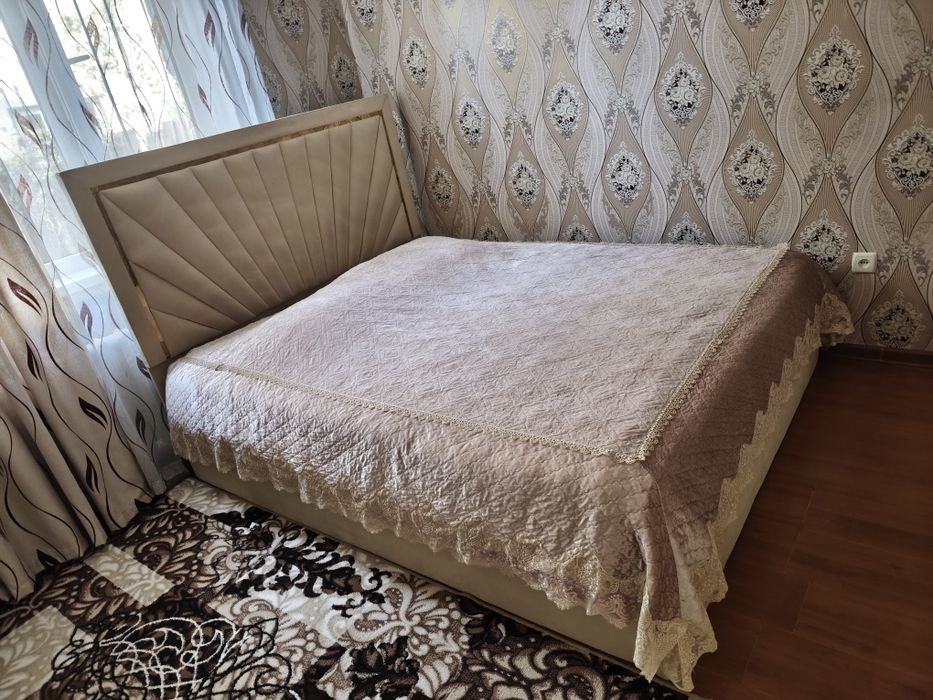 Продается кровать двухспальная