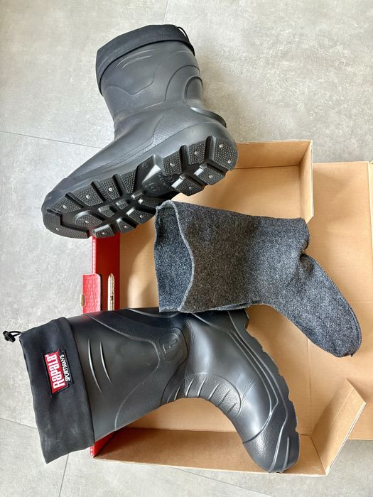 Ботуши Rapala с вградени шипове и куфар Salmo за зимен риболов