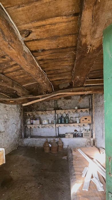 Едноетажна тухлена къща с голям двор в село Полски Сеновец