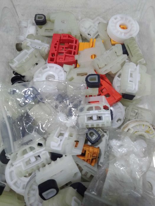 Ремонт стеклоподъёмников,люков.