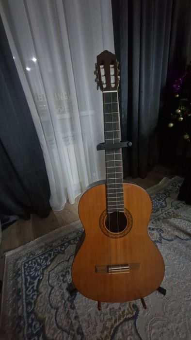 Гитара акстическая.