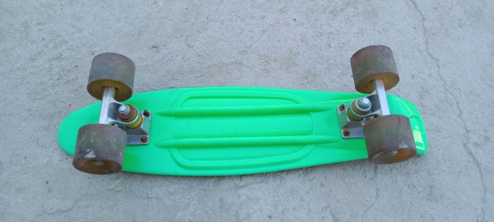 Зелёный скейт в отличном состоянии