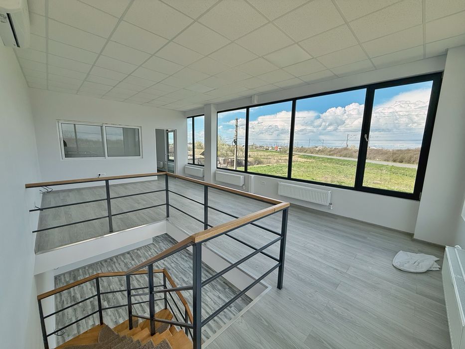 Spatiu comercial  hala industriala cu curte generoasa