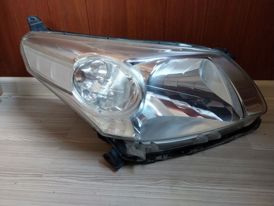 Десен фар за Тойота Urban Cruizer