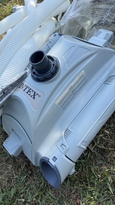 Aspirator automat pentru piscina