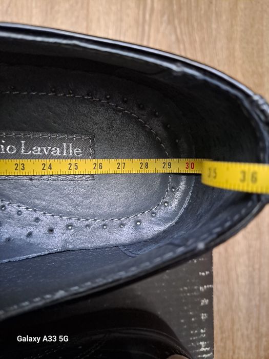 Vând pantofi noi din piele naturală pentru bărbați. 
Brand: Mario Lava