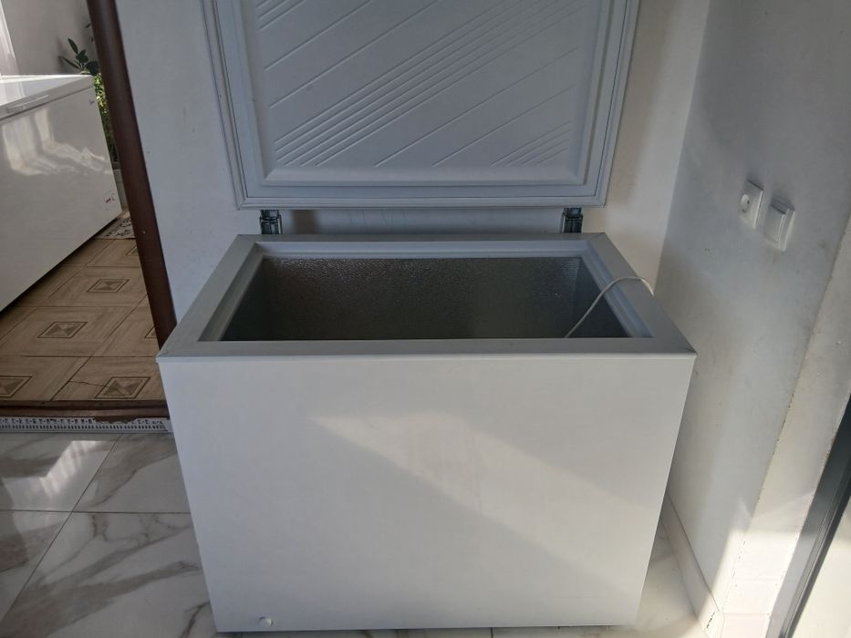 Продам морозильной камеру Лар