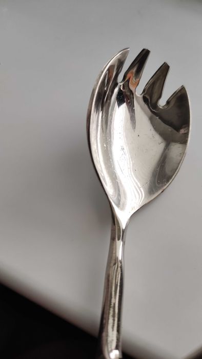 Голяма и  тежка щипка за сервиране на храна