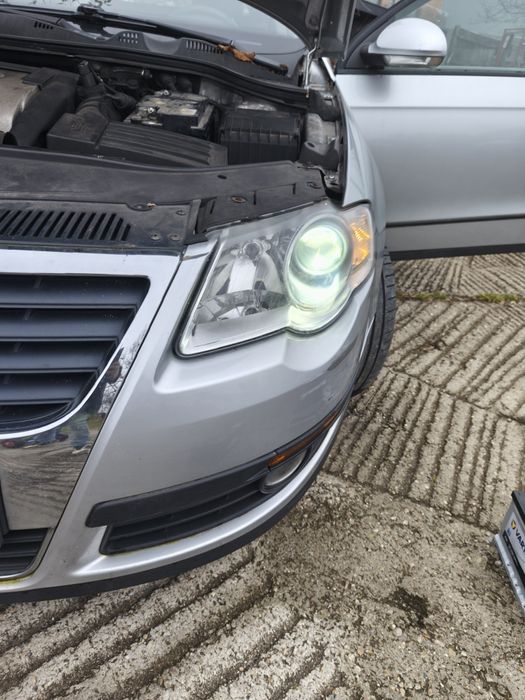 Bară față cu grilă centrală cromată Volkswagen Passat B6 gri LA7W