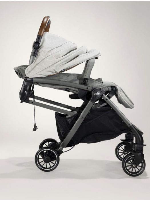 Детская прогулочная коляска