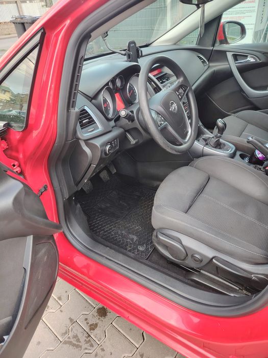 Vând sau schimb Opel Astra J tourer