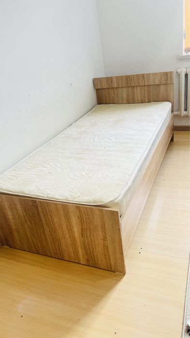 Шкаф для одежды. И кровать