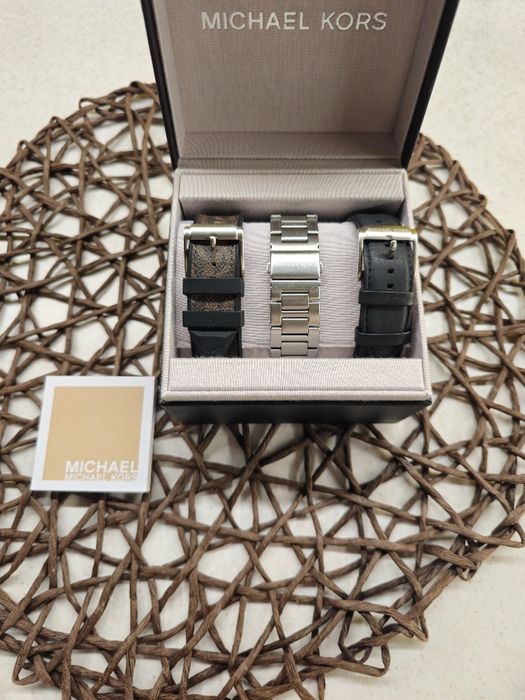 Ceas Michael Kors MK8966 – Chronograph Black – Full Set